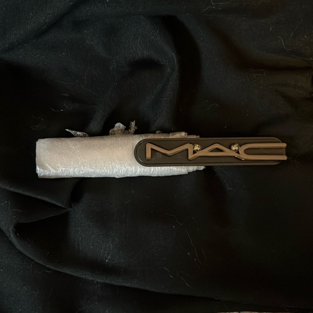MAC COSMETICS EMPLOYEE PIN